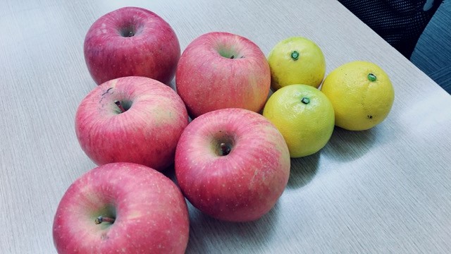 アップル　リンゴ　頂き物のリんご