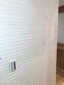 漆喰の塗り方「コテ引き」