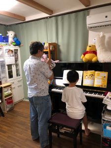 音楽室で演奏