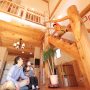 ダイナミックな吹き抜け空間.
