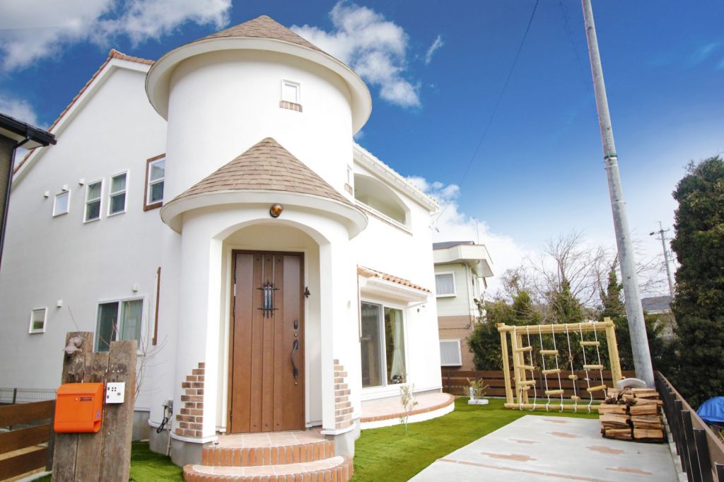 プロヴァンス 自然素材 塔のあるかわいいお家 施工事例 浜松 名古屋で一戸建てを建てるならアイジースタイルハウス