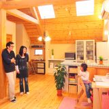 身体にも優しく、仕事も家事もはかどる無垢の家