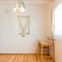 個性的な照明がマッチしたかわいい子ども部屋