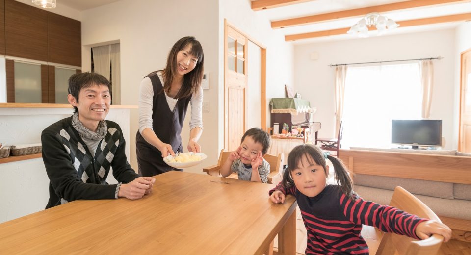 無垢フローリングの床は本当に気持ちが良いです！