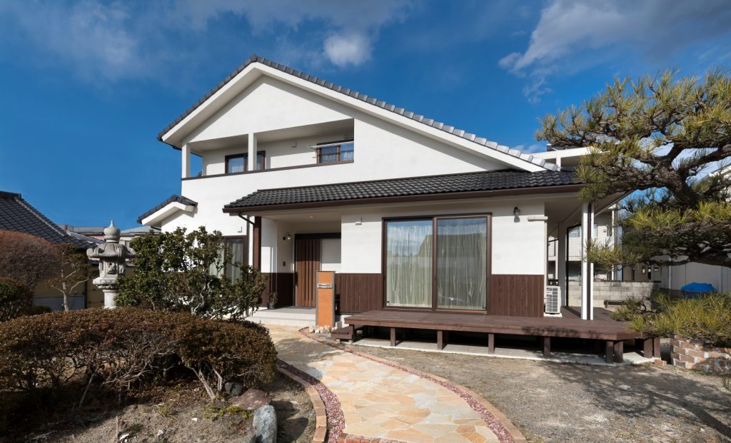 木の家に住む 和×ウッドデッキの自然素材住宅
