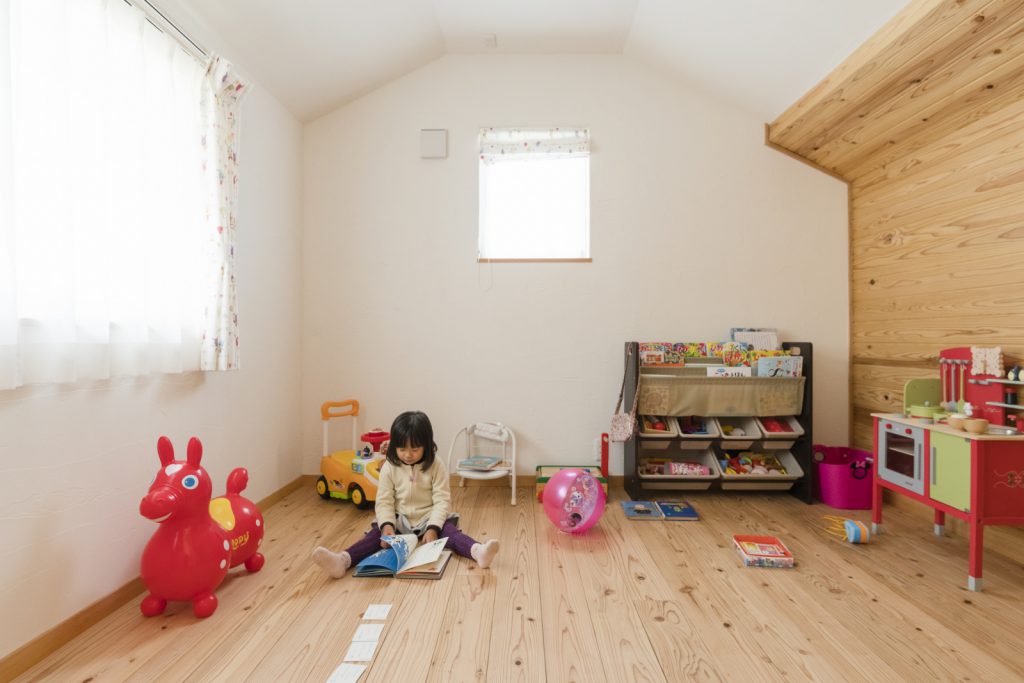 木の香りいっぱいの子ども部屋