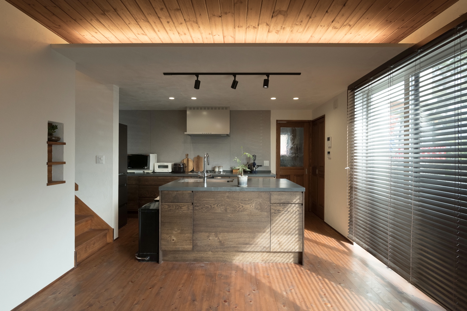 31坪に建てたブルックリンスタイルの自然素材住宅　シンプルでかっこいいオープンキッチン