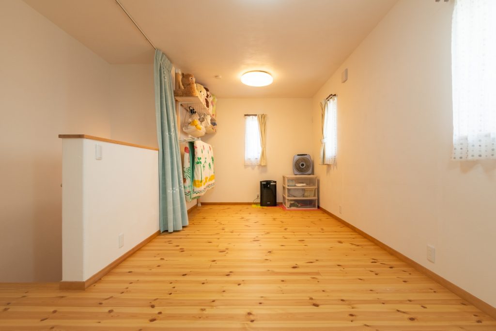 無垢フローリングで居心地のいい子ども部屋