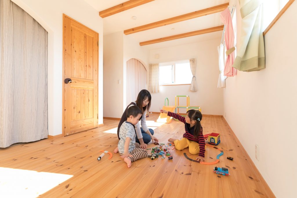 無垢フローリングの床は本当に気持ちが良いです！