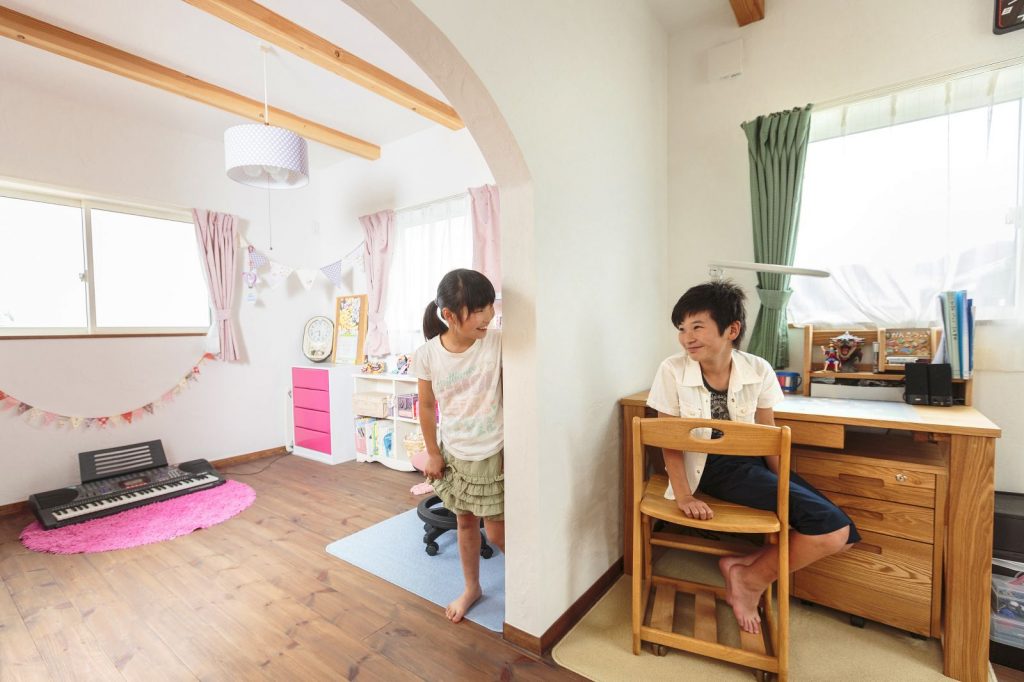 仲良し兄弟の部屋は、年頃になったらロールスクリーンなどでセパレートも可能