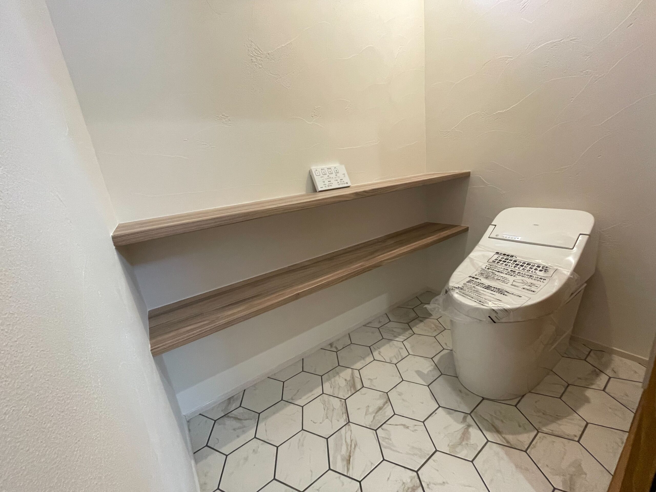 ヘキサゴンタイルのトイレ