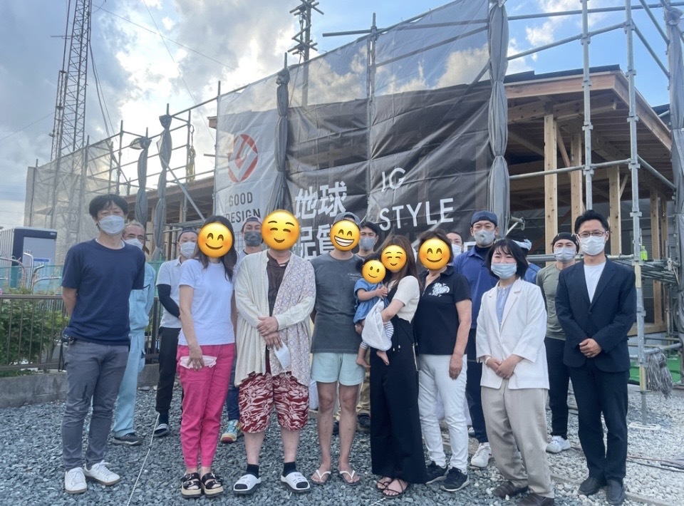 上棟後集合写真の様子