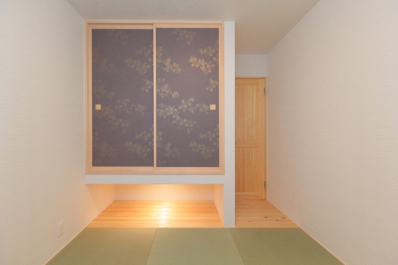 上品な襖のある琉球畳の和室