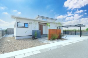 シンプルで飽きのこない平屋の外観