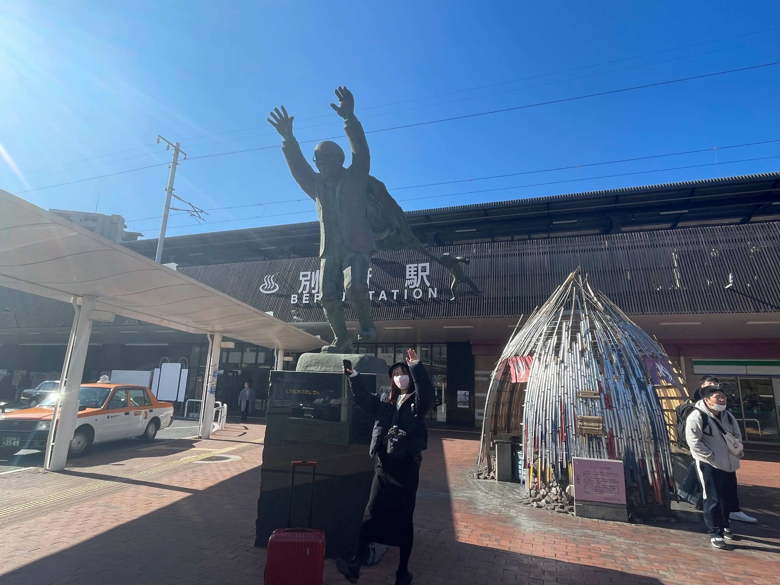 別府駅に到着の様子