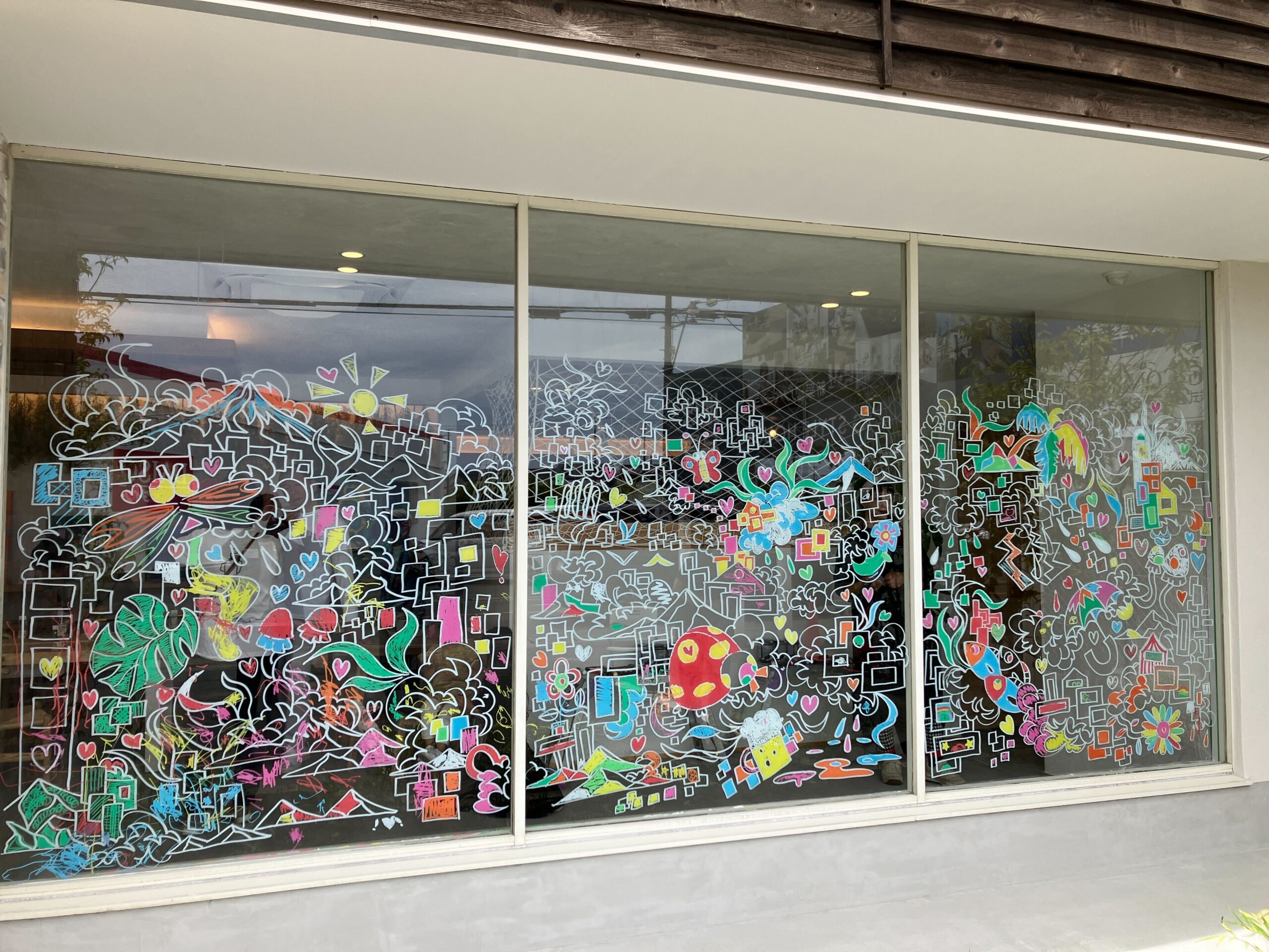 豊橋スタジオリニューアルオープン記念イベント　Jiroさんのガラスアート全景