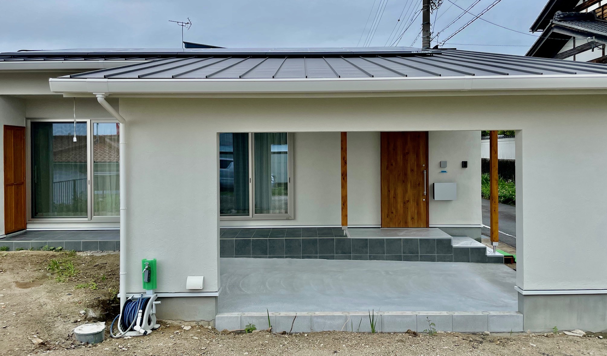 ピロティのある平屋建て住宅