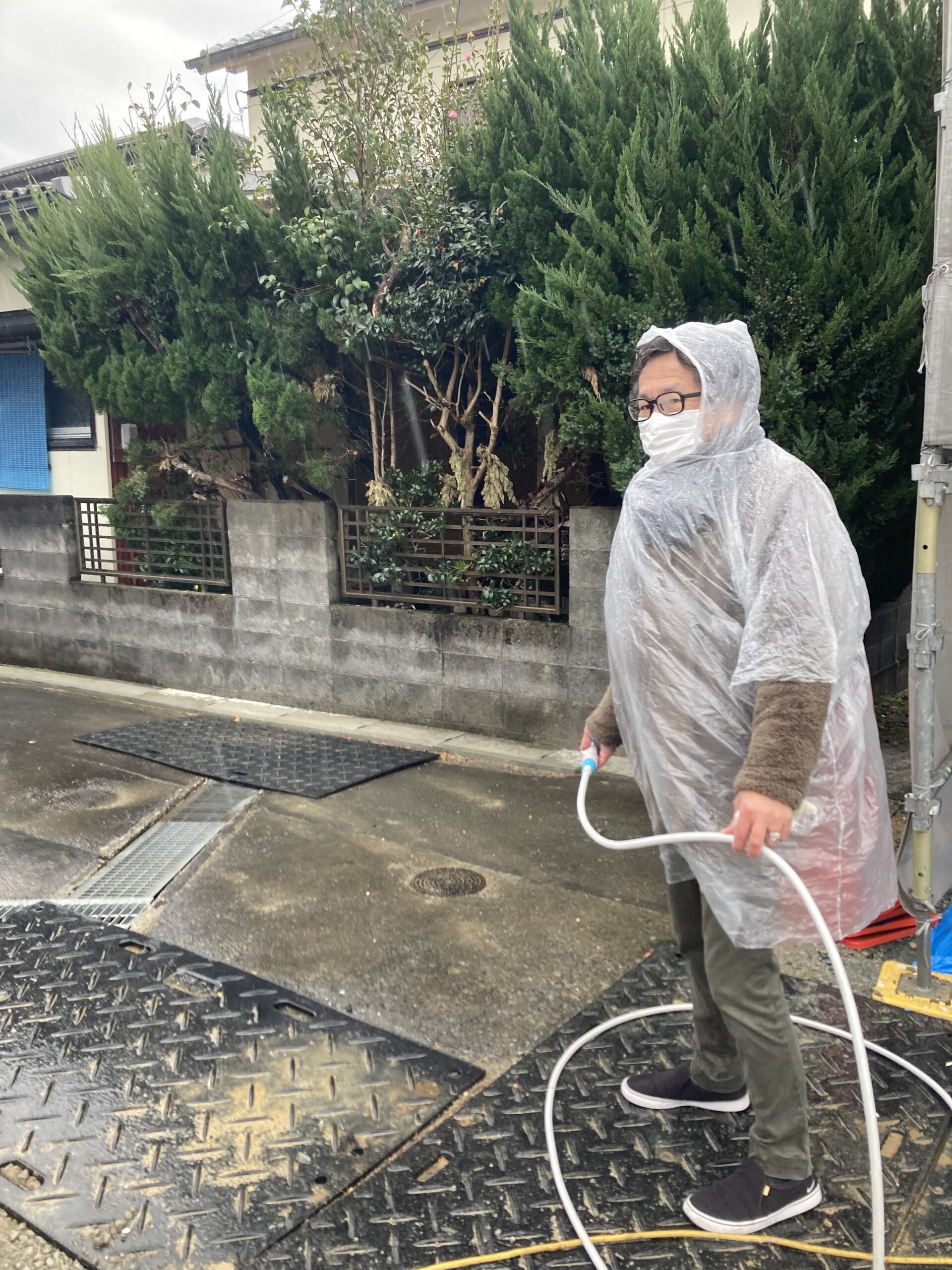 現場美化　現場清掃　雨　