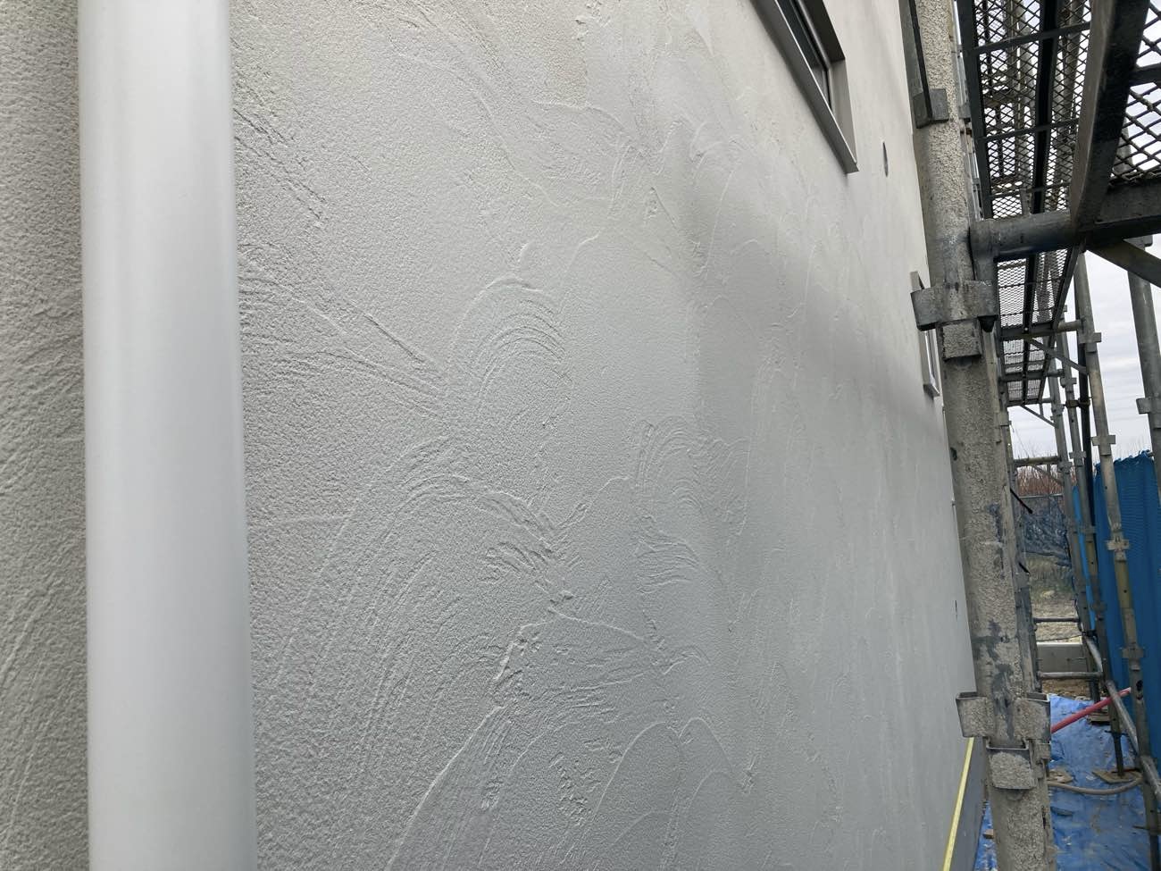 外壁塗り壁のラフパターン塗り