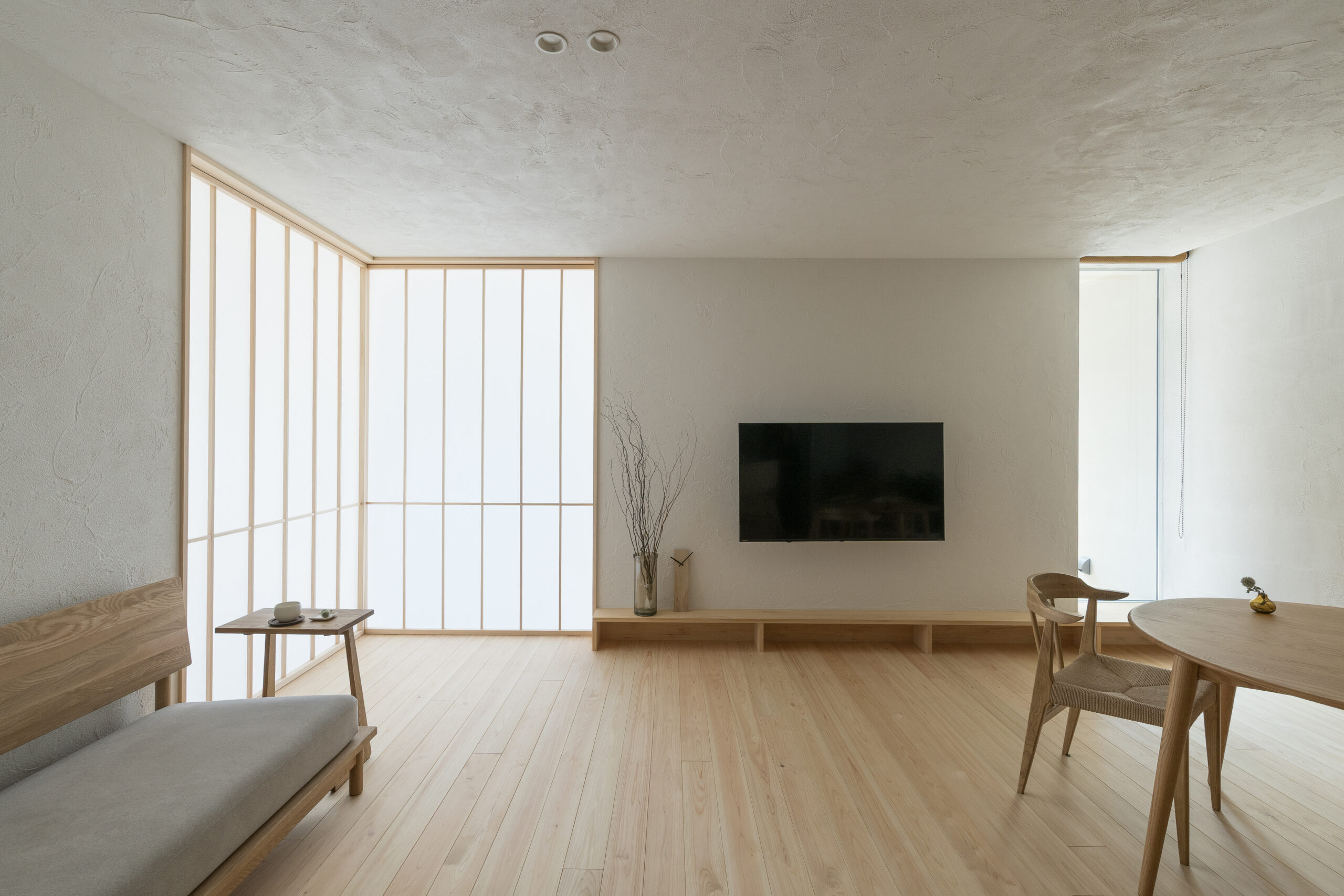 無垢フローリングに障子を合わせたジャパンディデザインのリビング