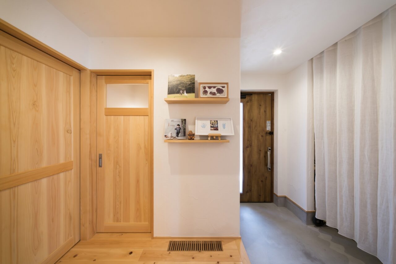 奥行きのある玄関ホール