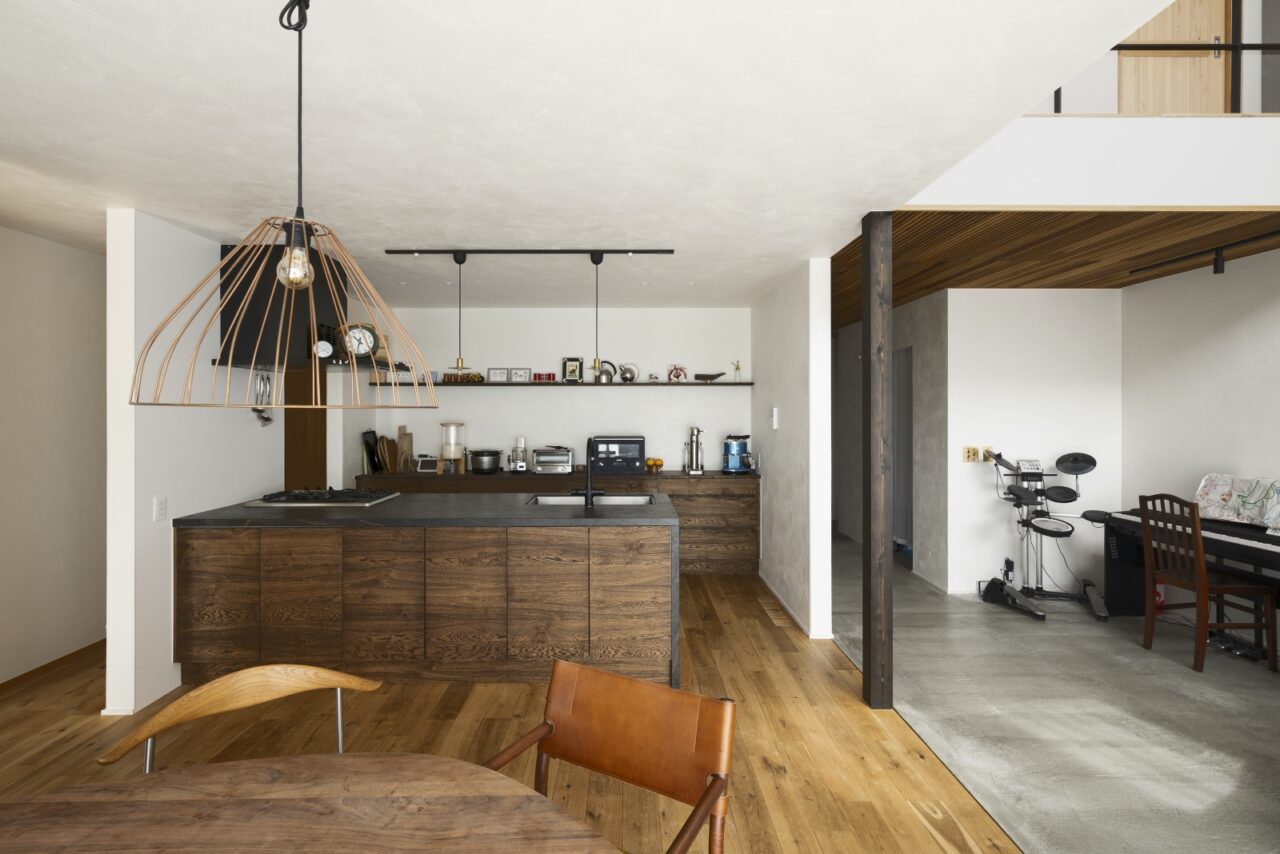 シンプルだけど収納力も兼ね備えたクールなキッチン